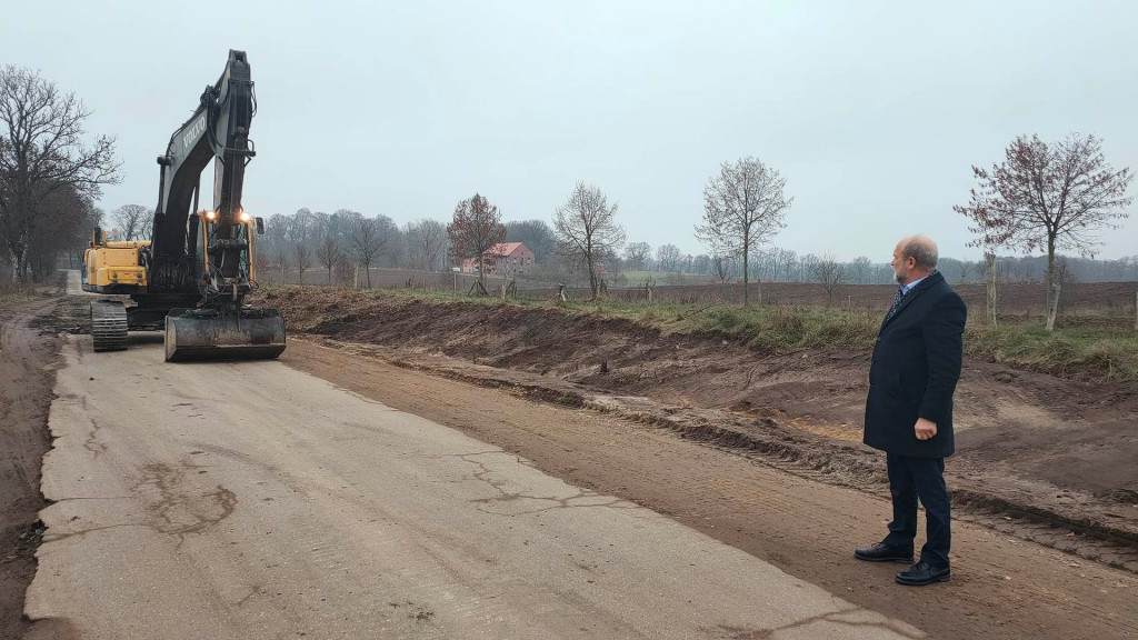 Trwa przebudowa odcinka drogi Juchowo – Radacz. Kiedy koniec prac?