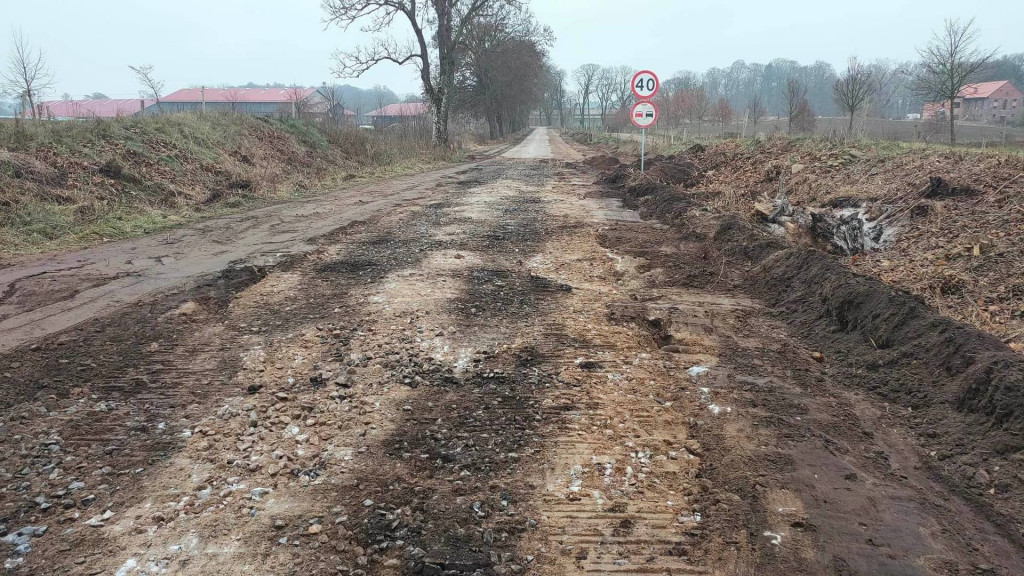 Trwa przebudowa odcinka drogi Juchowo – Radacz. Kiedy koniec prac?