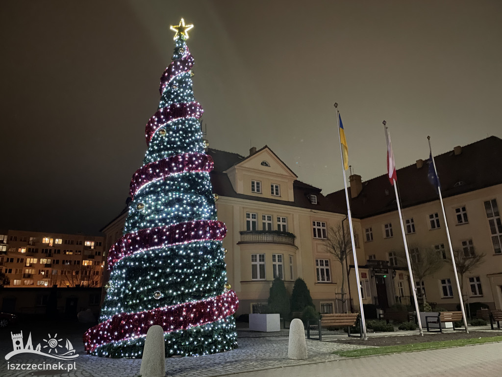 Szczecinek stroi się na święta. Gwiazdka jest coraz bliżej.