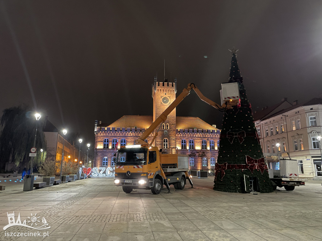 Szczecinek stroi się na święta. Gwiazdka jest coraz bliżej.