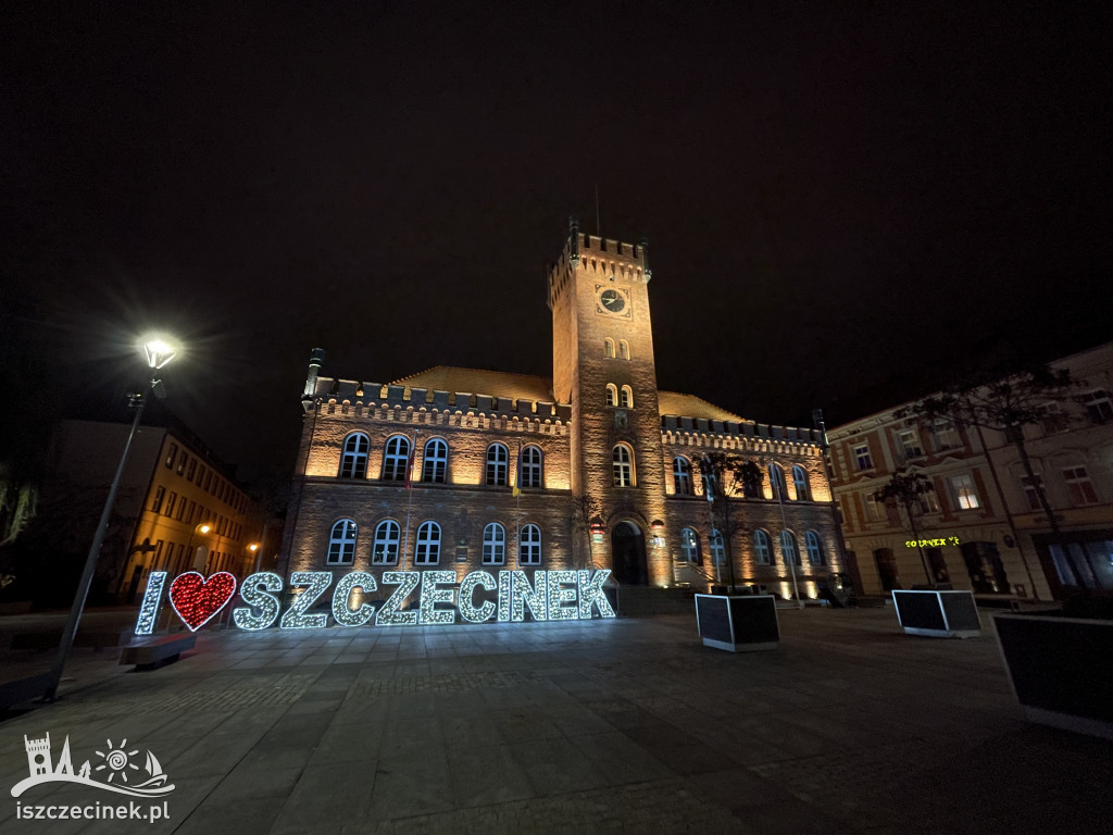 Szczecinek stroi się na święta. Gwiazdka jest coraz bliżej.