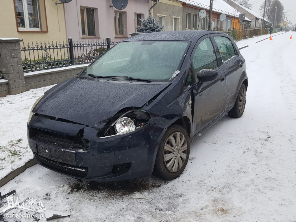 Poślizg zakończony stłuczką. Ślisko na drogach