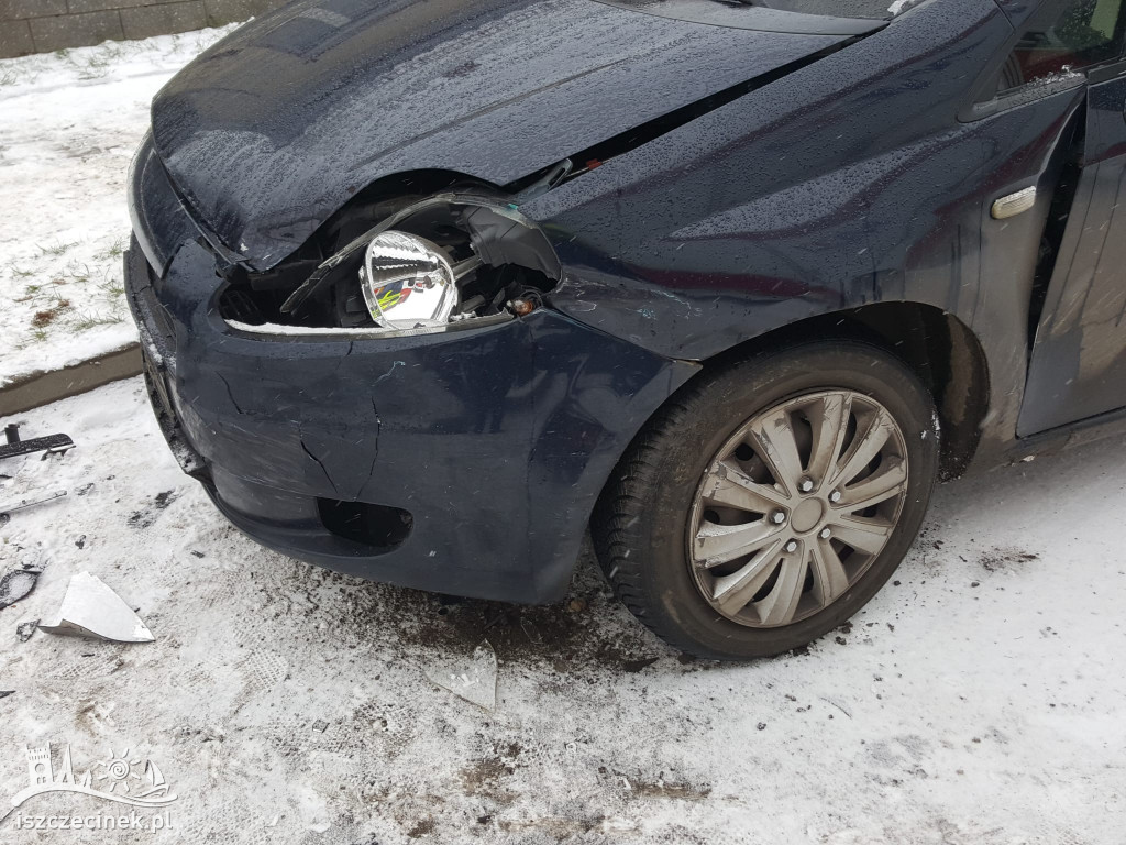 Poślizg zakończony stłuczką. Ślisko na drogach