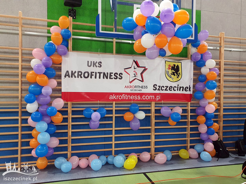 Akrobatyczne mikołajki w Szkole Podstawowej nr 6.