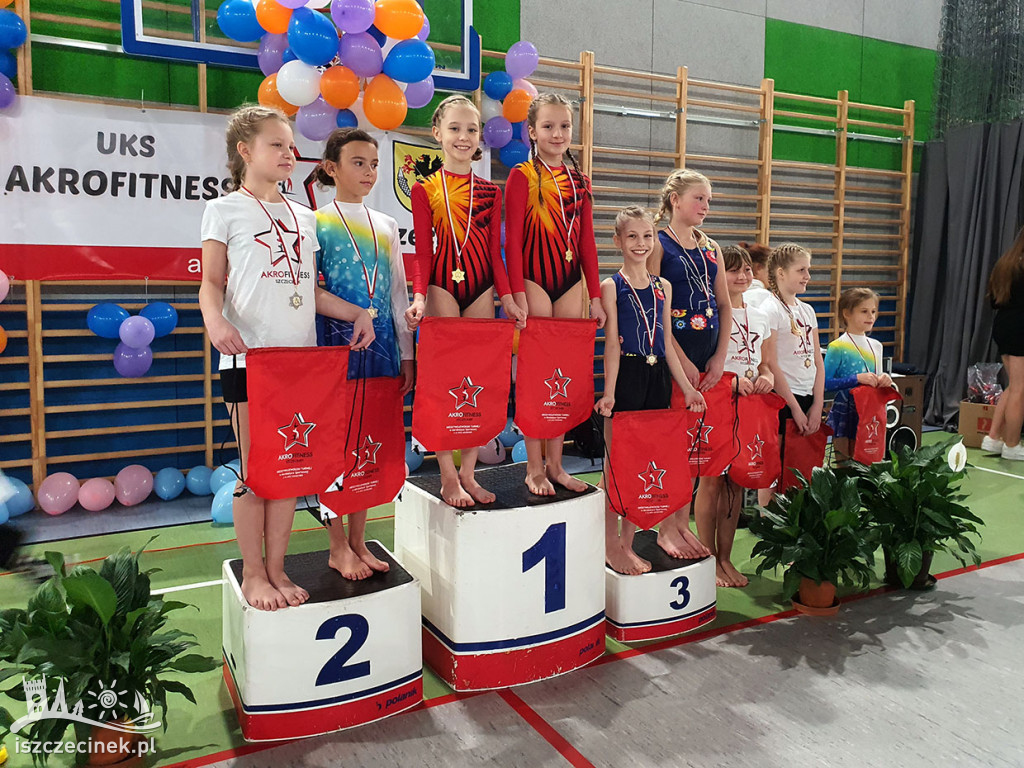 Akrobatyczne mikołajki w Szkole Podstawowej nr 6.