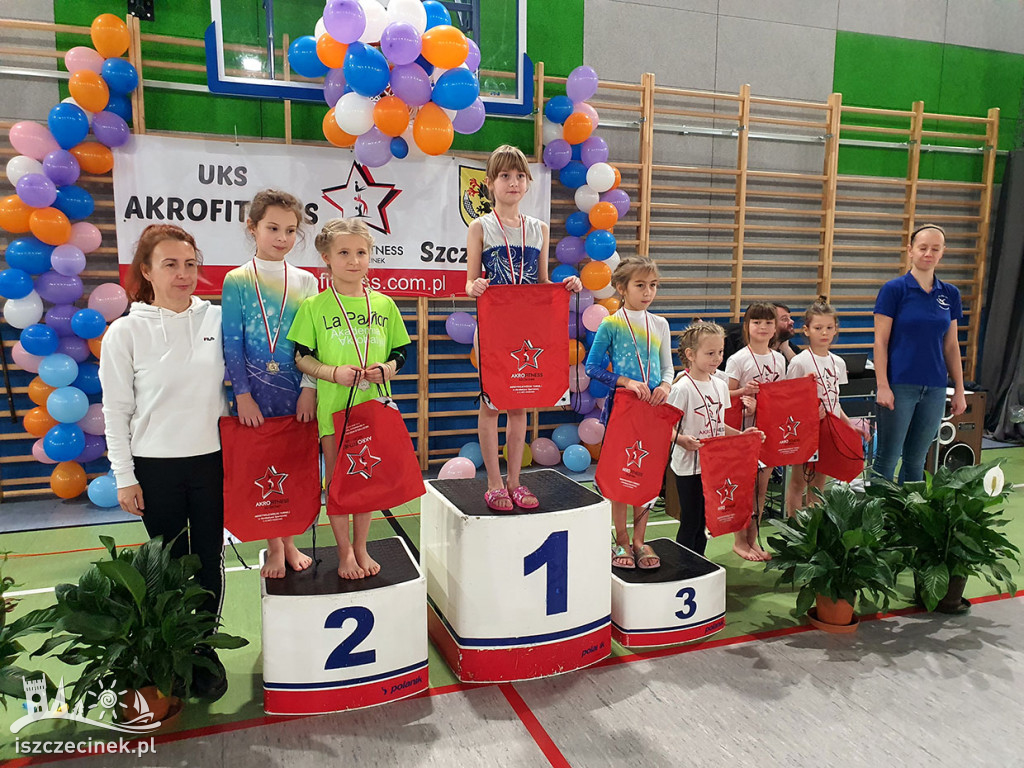 Akrobatyczne mikołajki w Szkole Podstawowej nr 6.