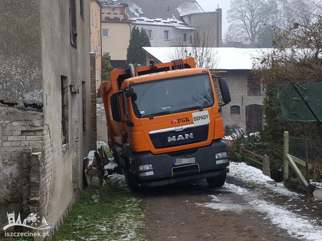 BIAŁY BÓR. Przepust zapadł się pod śmieciarką