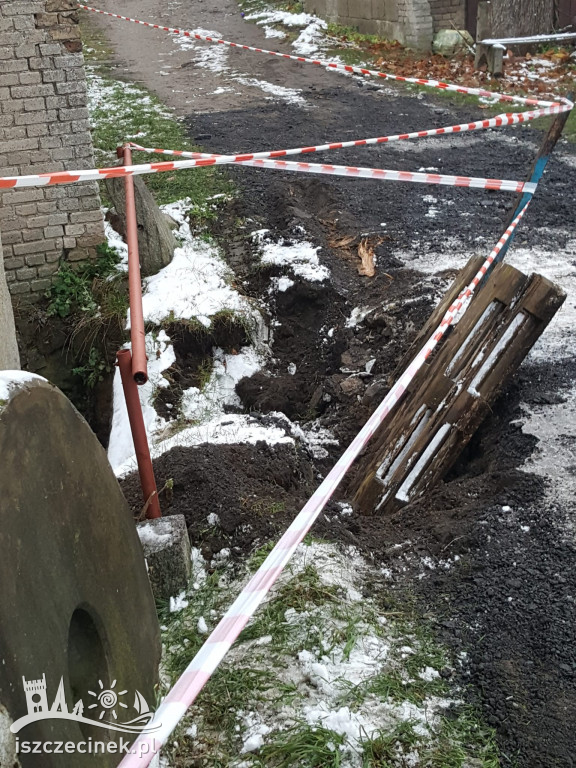 BIAŁY BÓR. Przepust zapadł się pod śmieciarką