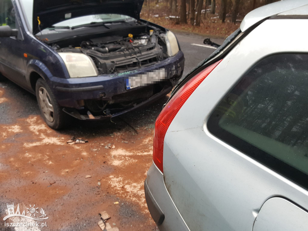 Karambol na DK20, zderzyły się cztery samochody.
