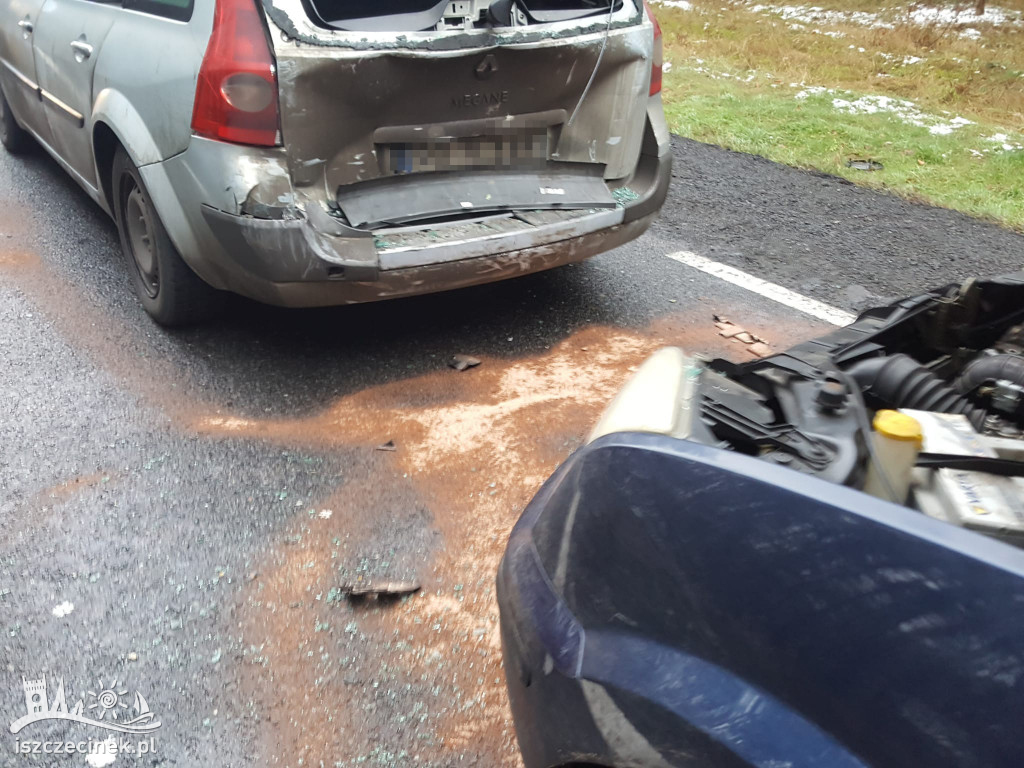 Karambol na DK20, zderzyły się cztery samochody.
