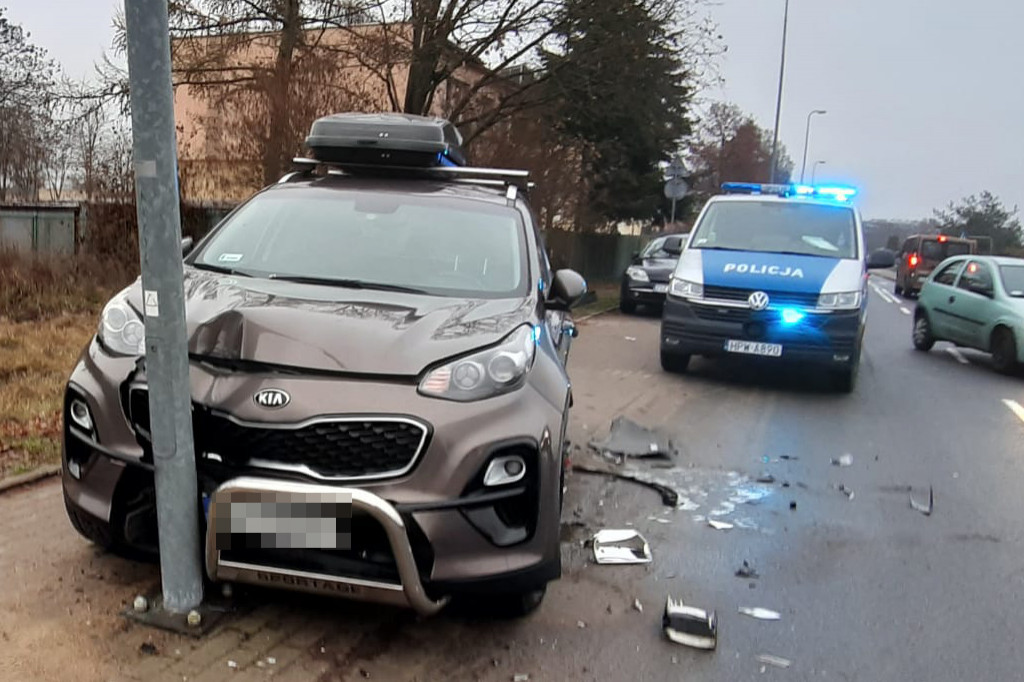 Kolizja dwóch samochodów na Wiatracznej
