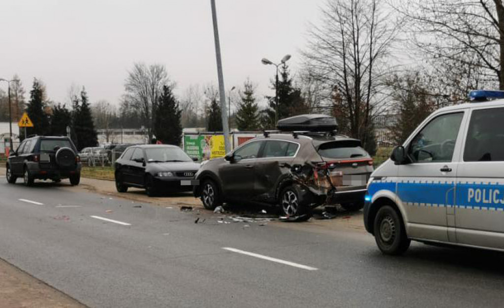 Kolizja dwóch samochodów na Wiatracznej