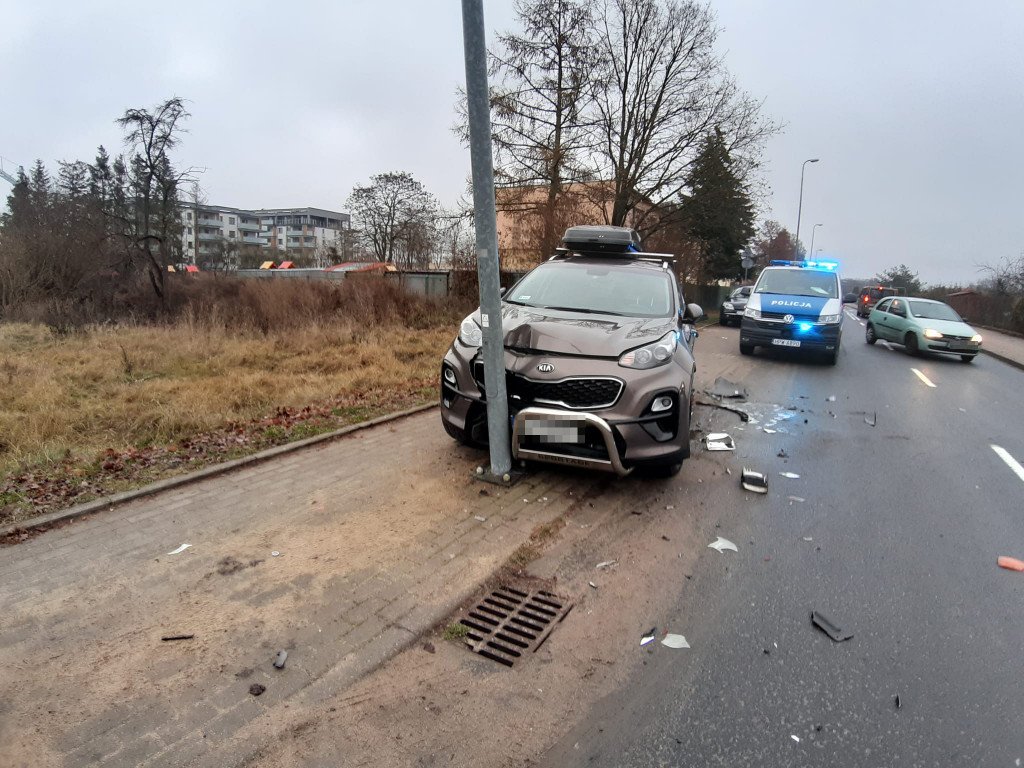 Kolizja dwóch samochodów na Wiatracznej
