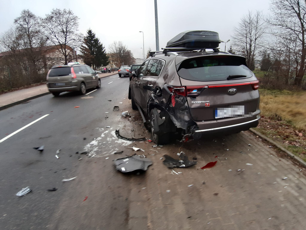 Kolizja dwóch samochodów na Wiatracznej