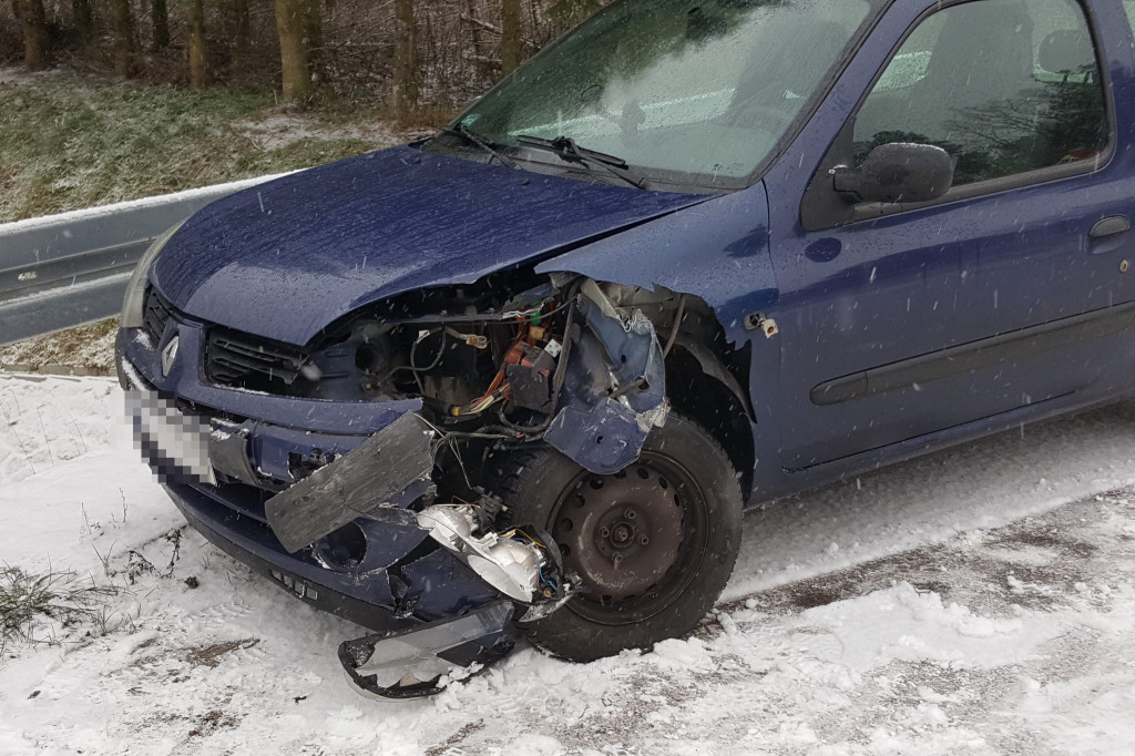 KĄDZIELNIA. Zderzenie dwóch samochodów. Jest osoba ranna