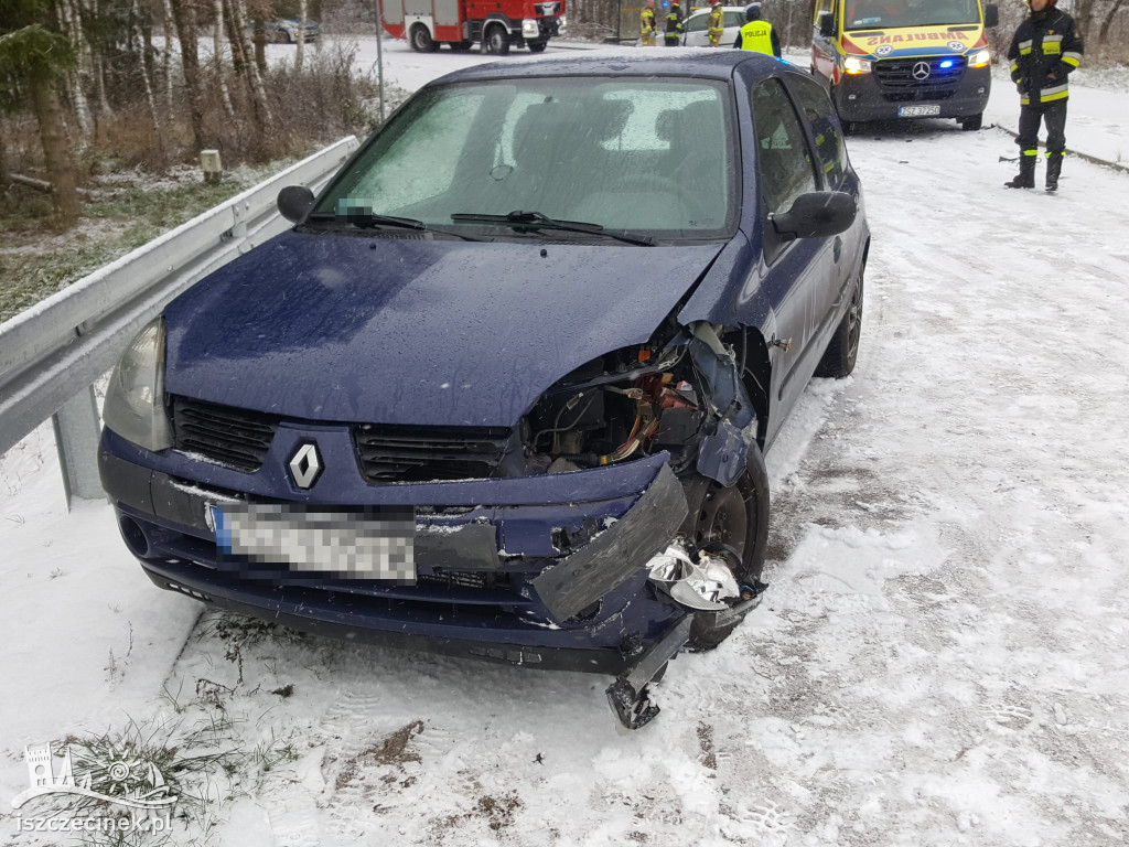 KĄDZIELNIA. Zderzenie dwóch samochodów. Jest osoba ranna