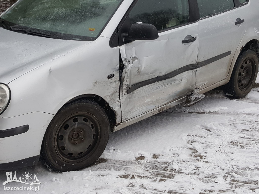 KĄDZIELNIA. Zderzenie dwóch samochodów. Jest osoba ranna