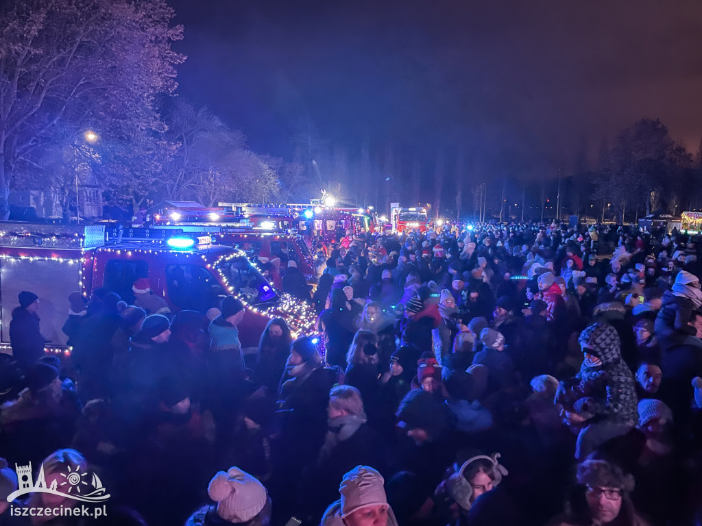 Strażacki Konwój Św. Mikołaja odwiedził mieszkańców regionu. Finał w Szczecinku