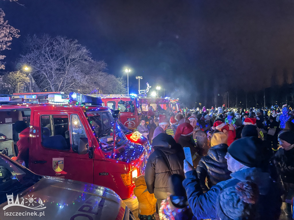 Strażacki Konwój Św. Mikołaja odwiedził mieszkańców regionu. Finał w Szczecinku