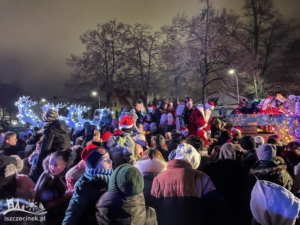 Strażacki Konwój Św. Mikołaja odwiedził mieszkańców regionu. Finał w Szczecinku