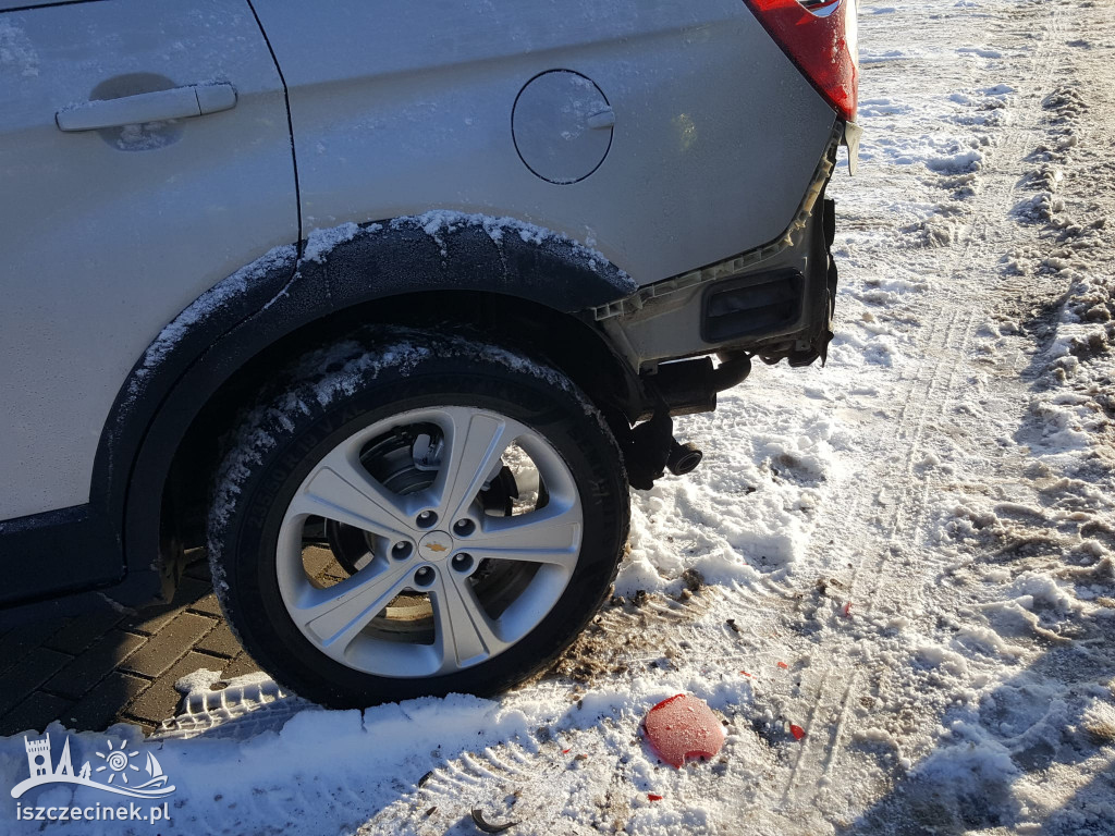 Ktoś uszkodził auto i odjechał. Poszukiwani świadkowie