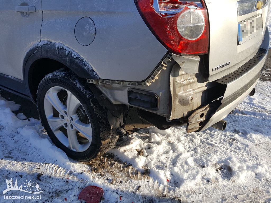 Ktoś uszkodził auto i odjechał. Poszukiwani świadkowie
