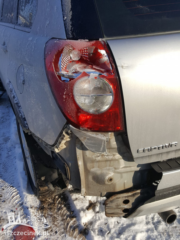 Ktoś uszkodził auto i odjechał. Poszukiwani świadkowie