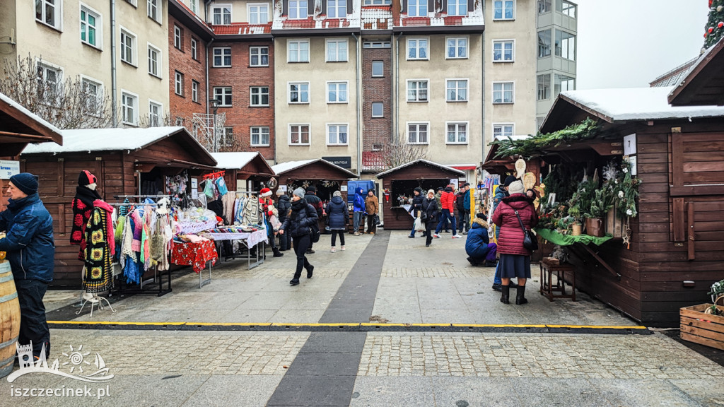 W centrum miasta rozpoczął się świąteczny jarmark