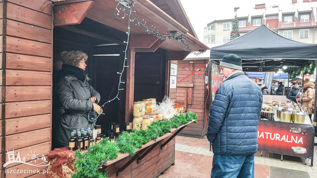 W centrum miasta rozpoczął się świąteczny jarmark