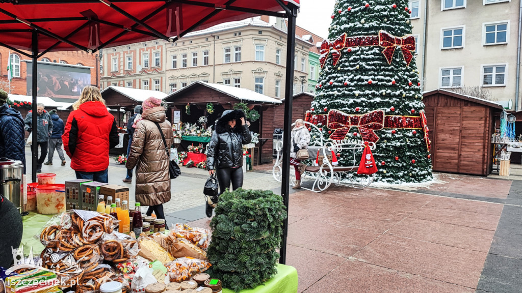 W centrum miasta rozpoczął się świąteczny jarmark