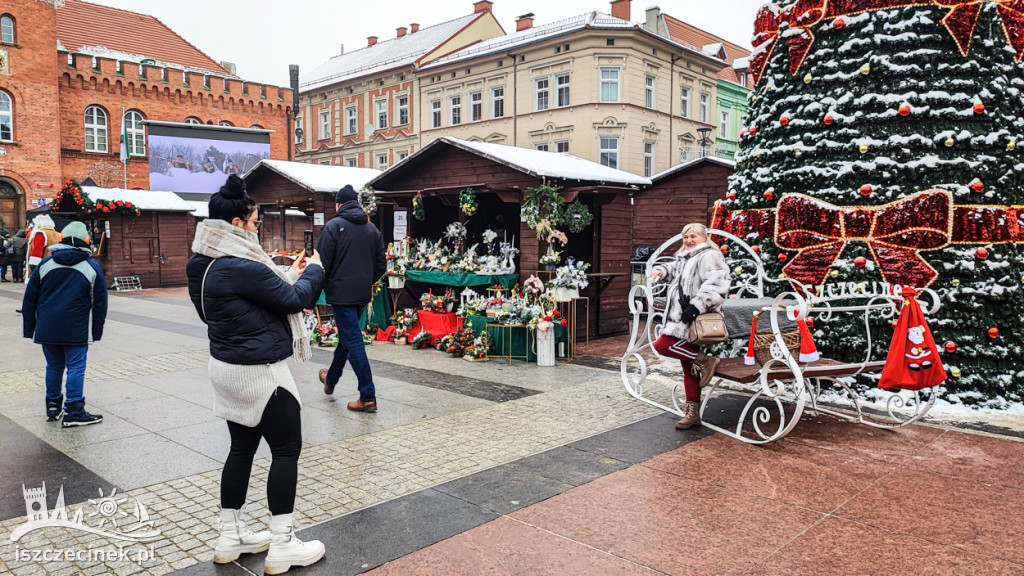 W centrum miasta rozpoczął się świąteczny jarmark