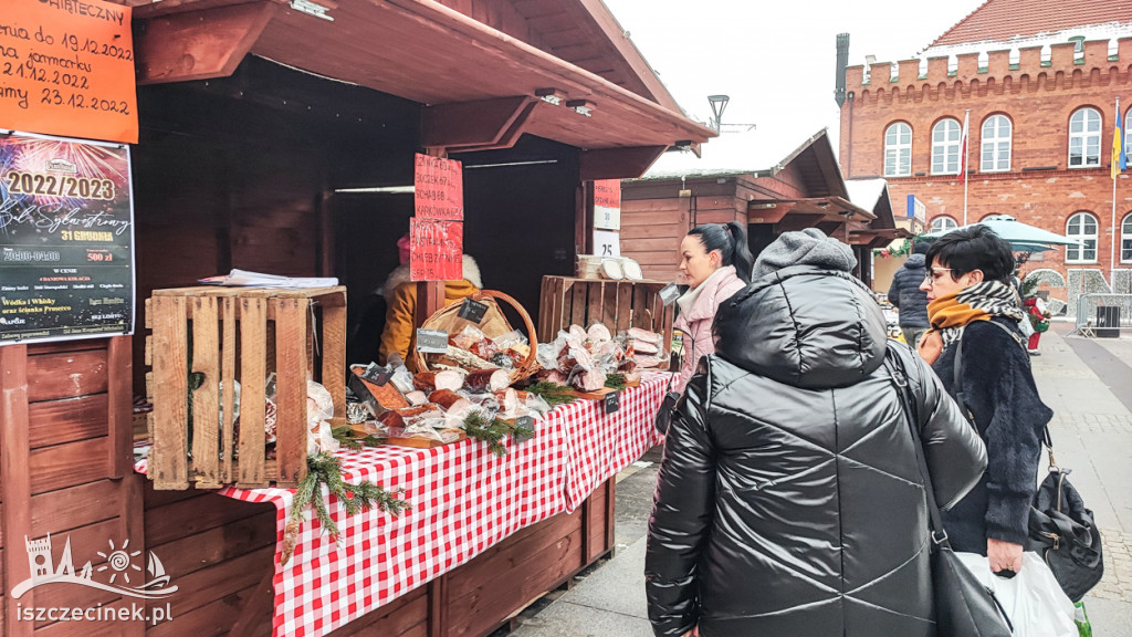 W centrum miasta rozpoczął się świąteczny jarmark