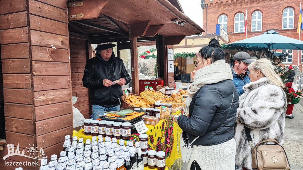 W centrum miasta rozpoczął się świąteczny jarmark