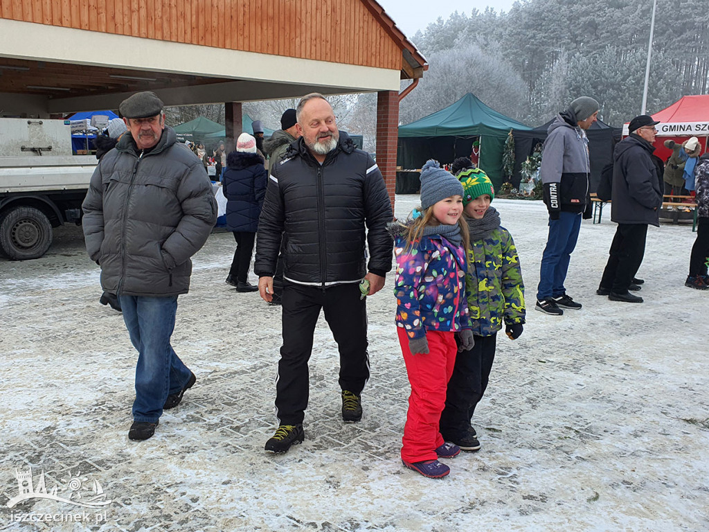Dla każdego coś dobrego. Udany kiermasz świąteczny w Sporem.