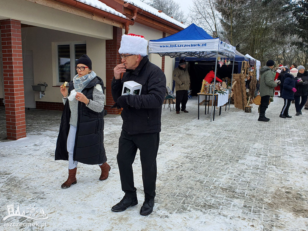 Dla każdego coś dobrego. Udany kiermasz świąteczny w Sporem.