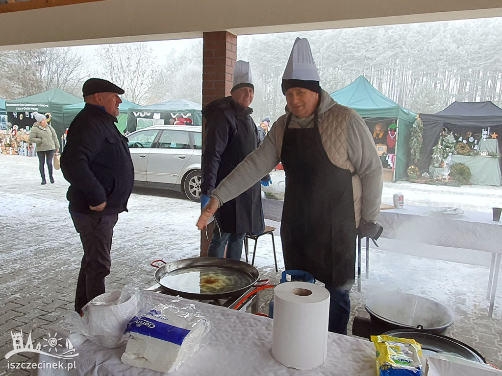 Dla każdego coś dobrego. Udany kiermasz świąteczny w Sporem.