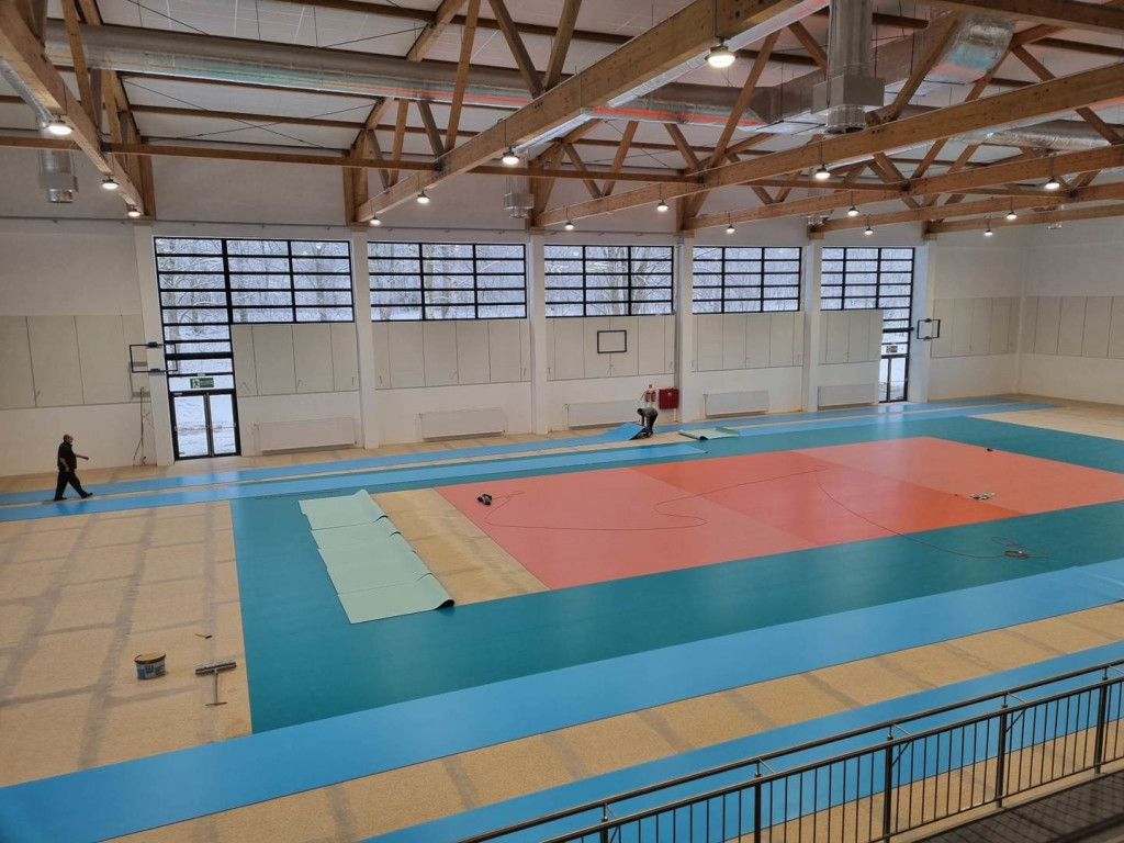 Jest później i drożej niż planowano. Finiszuje budowa hali sportowej