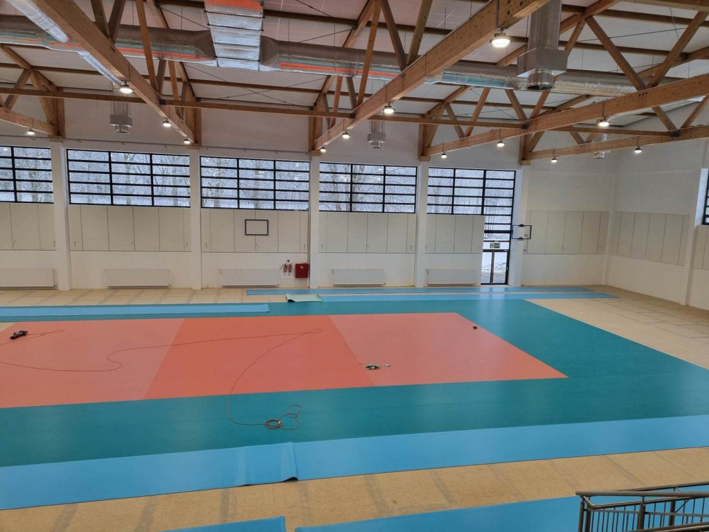 Jest później i drożej niż planowano. Finiszuje budowa hali sportowej