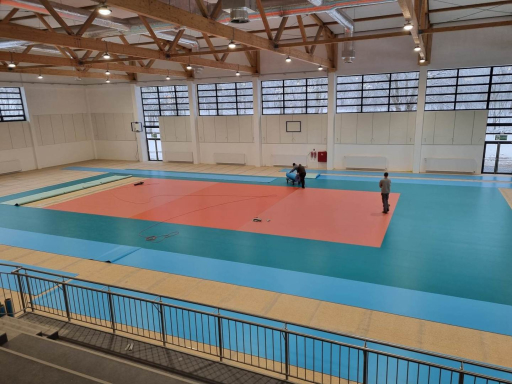 Jest później i drożej niż planowano. Finiszuje budowa hali sportowej