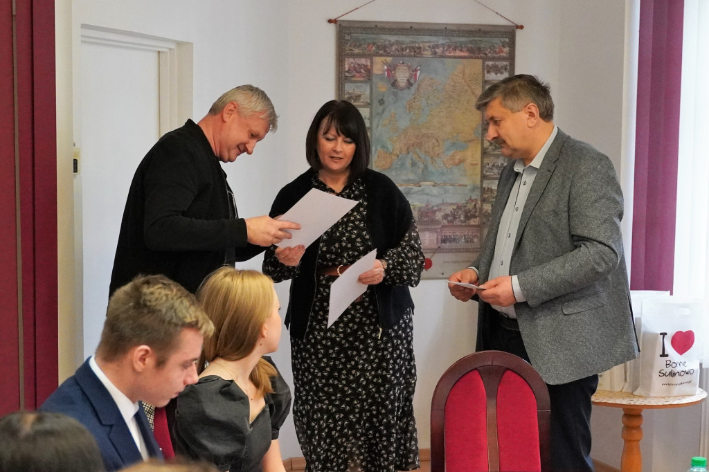 BORNE SULINOWO. Sportowcy z dyplomami, burmistrz z medalem