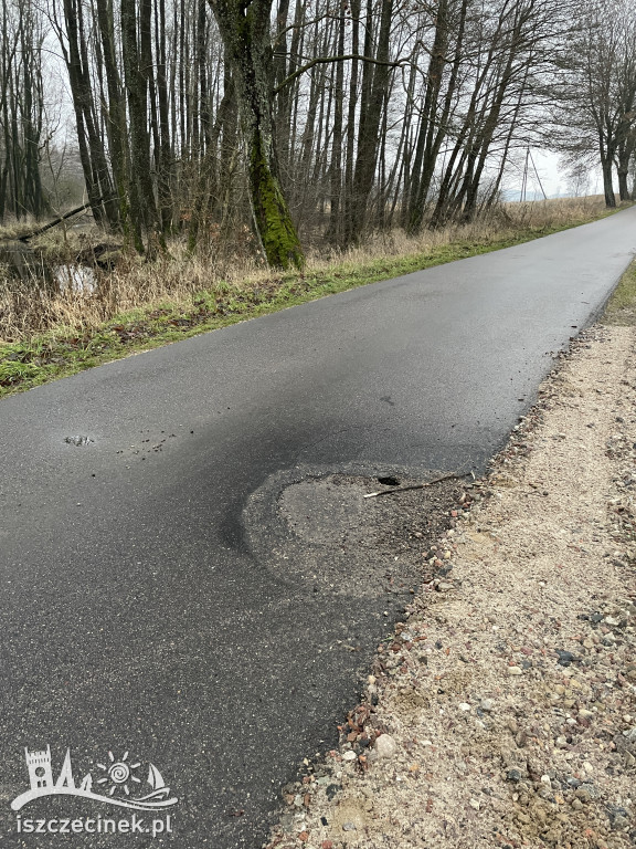 Na drodze powiatowej zapada się asfalt
