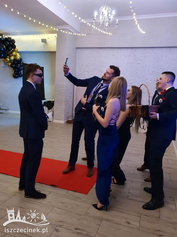 Bal studniówkowy uczniów Liceum Ogólnokształcącego im. Bohaterów Oflagu II D w Bornem Sulinowie