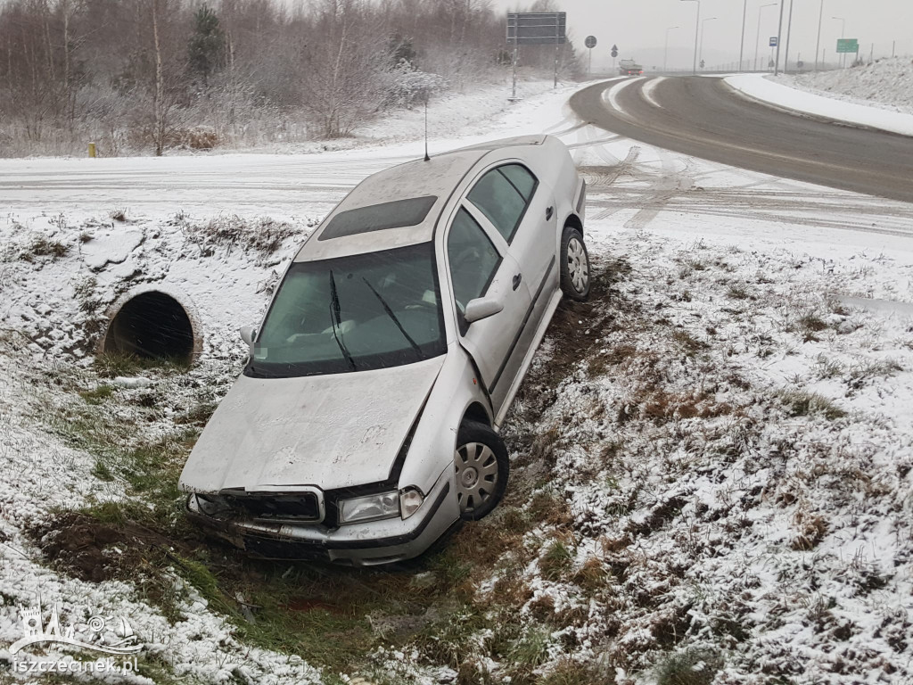 Śnieg powrócił do Szczecinka. Na bocznych drogach jest ślisko
