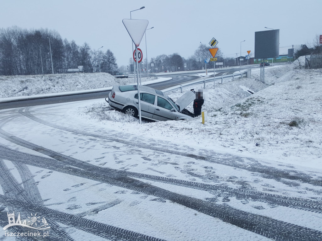 Śnieg powrócił do Szczecinka. Na bocznych drogach jest ślisko