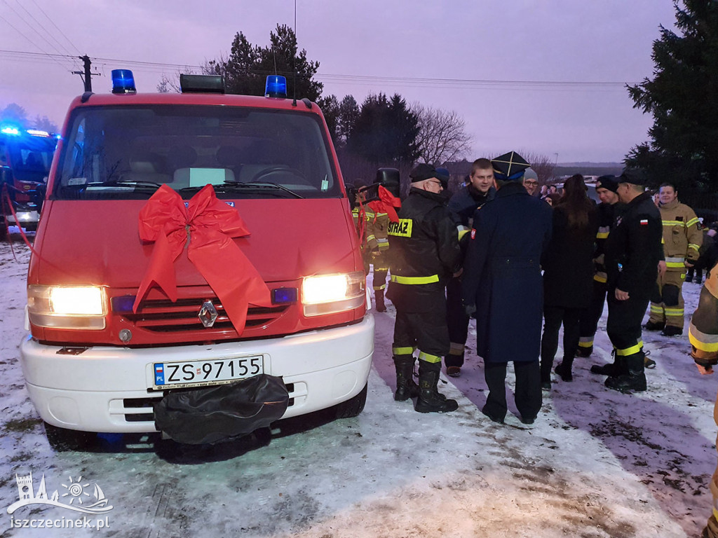Bezpieczniej w Wilczych Laskach. OSP z nowym wozem strażackim.