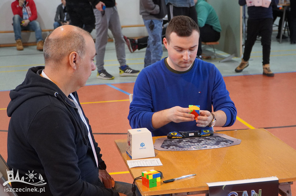 Ice Cubing Szczecinek 2023, czyli spotkanie miłośników kostki Rubika.