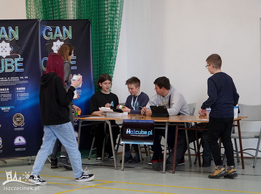 Ice Cubing Szczecinek 2023, czyli spotkanie miłośników kostki Rubika.