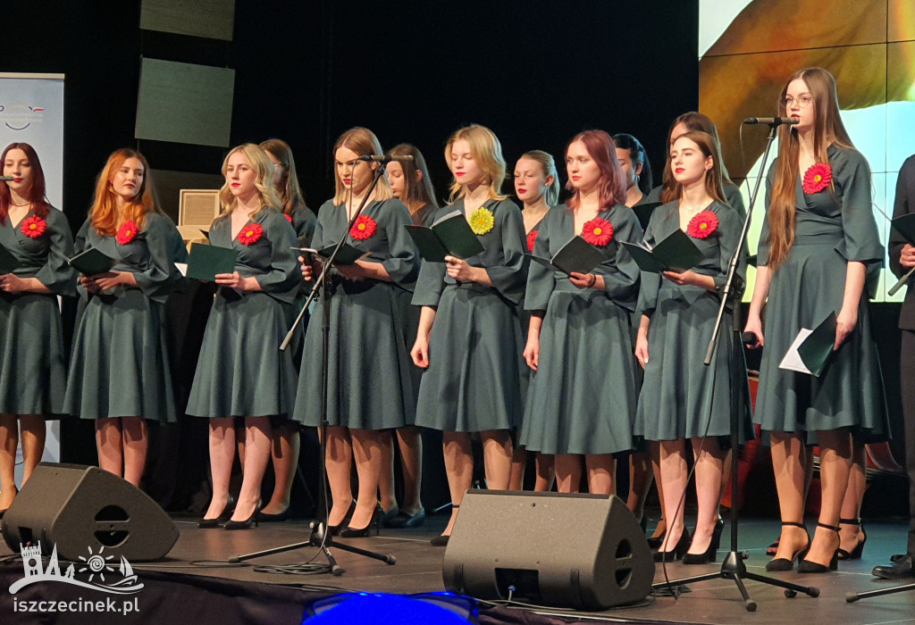 Od dziesięciu lat niosą pomoc potrzebującym. Jubileuszowa gala Porozumienia Samorządowego.