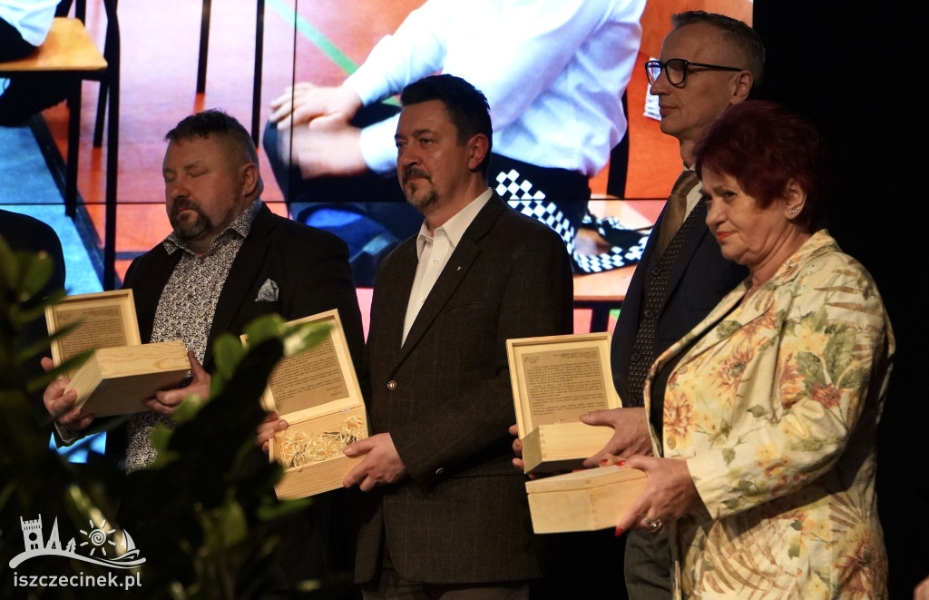 Od dziesięciu lat niosą pomoc potrzebującym. Jubileuszowa gala Porozumienia Samorządowego.