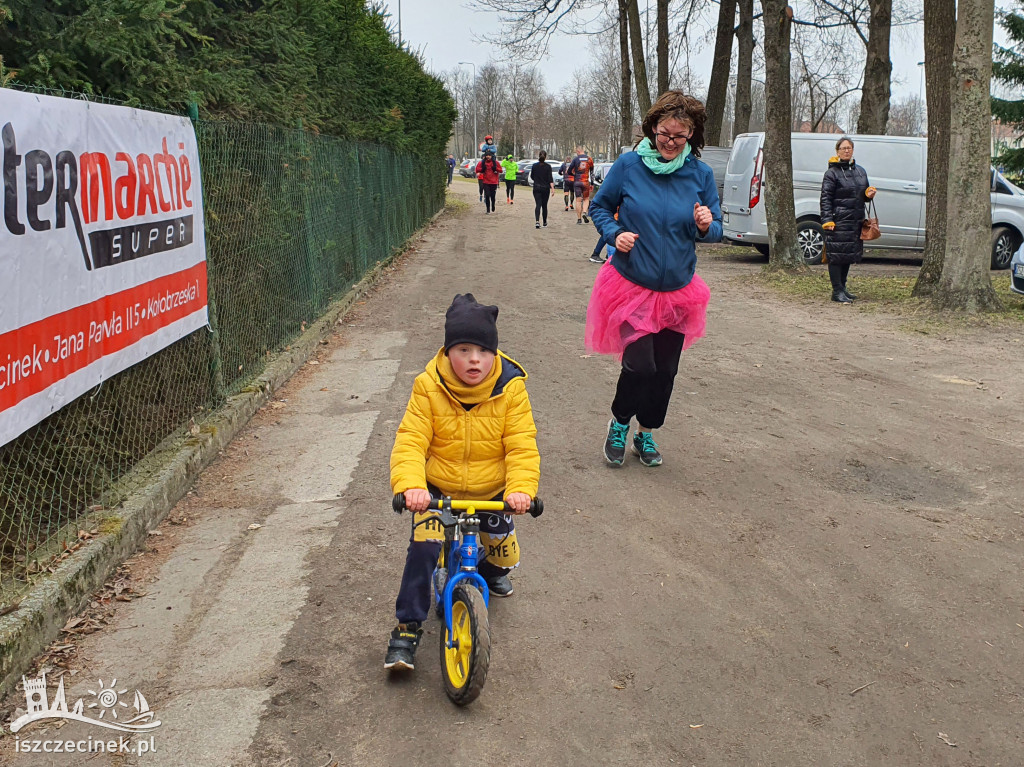 Biegniemy oddzielnie, pomagamy wspólnie – pobiegli po zdrowie dla Nadii.